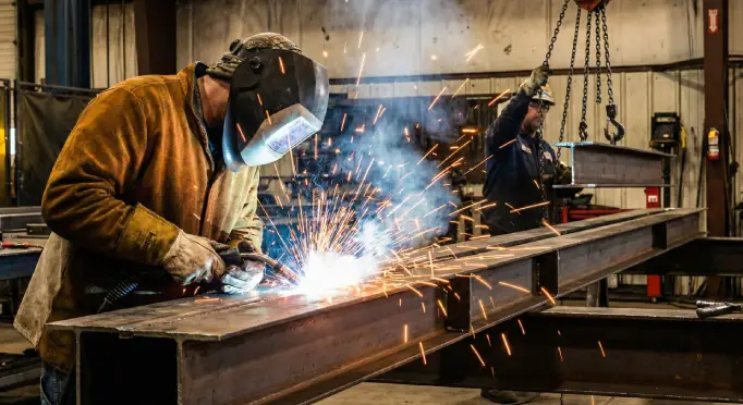 service_fabrication_action-img